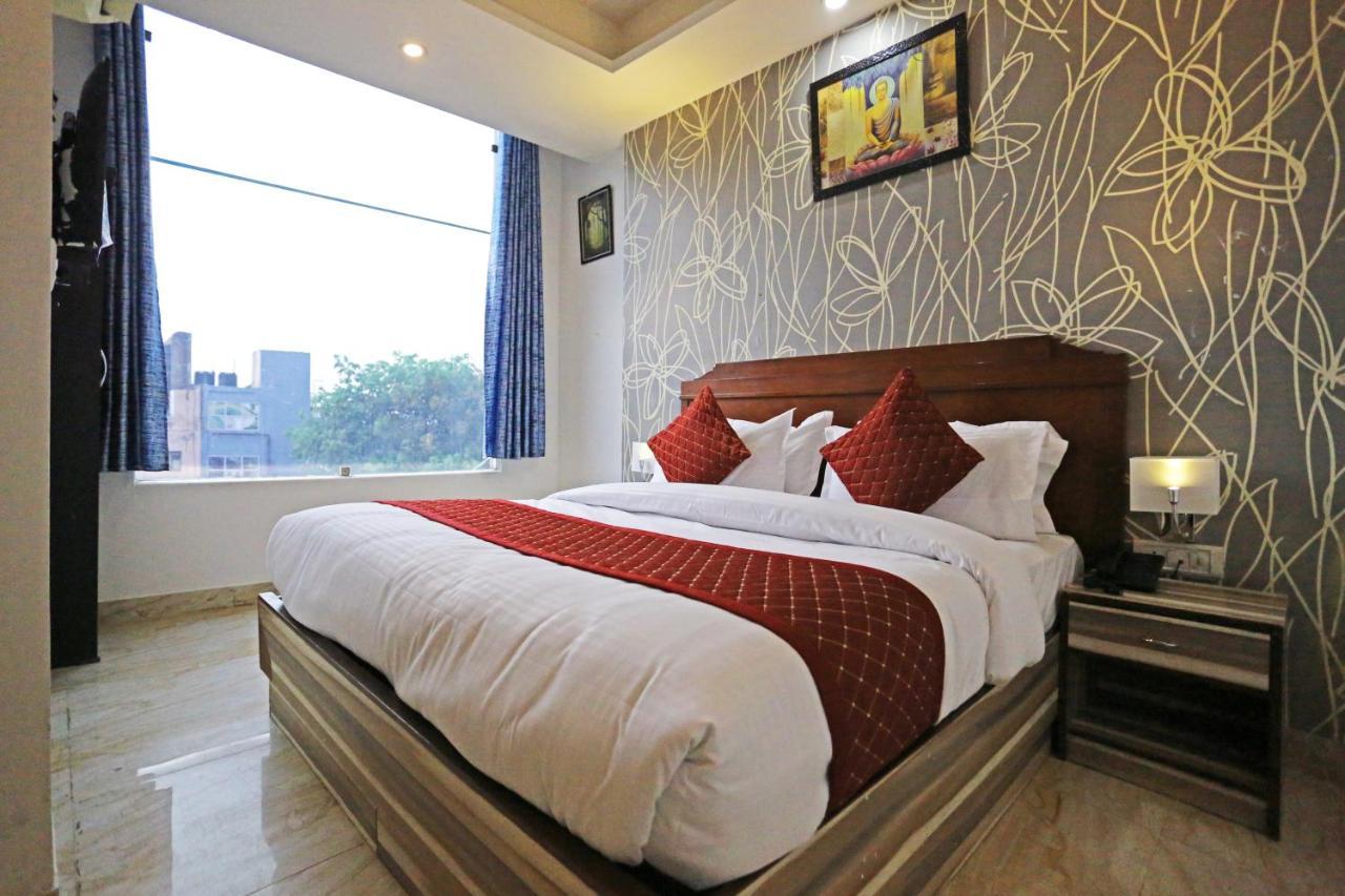Hotel The Best Near Delhi Airport Нью-Дели Экстерьер фото